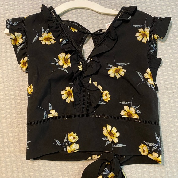 Floral 2 piece Flowy Pants & Tie Ruffle Top Set - Picture 3 of 4